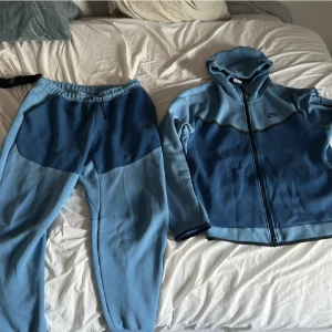 Nike tech fleece  - Sällsynt Nike tech fleece som är köpt på JD. Inga skador eller fläckar. Fint skick. 