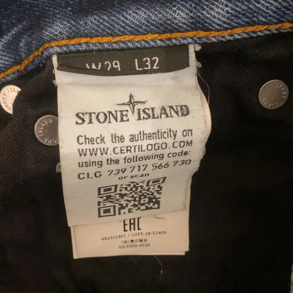 Stone island byxor som jag fick förra året av en vän men de passar inte längre så använder inte de. De sitter mer som 30/31. Skick 8-9/10. Kunden lägger bud!. Jeans & Byxor.