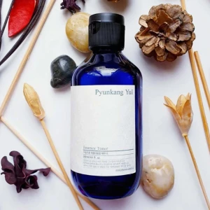 Pyunkang Yul Essence Toner 100 ml - Jättefin populär toner som är återfuktande och lugnande. Använd men mycket kvar, bra att köpa om du vill testa innan. Skickar såklart mer bilder om du är intresserad! 🌼