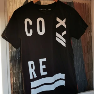 T-shirt - Tisha med tryck, i fint skick!