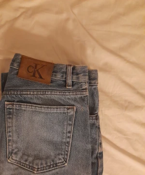 Calvin Klein Vintage jeans - Vintage jeans i gott skick. Storlek 32/34. Kan häntas upp i Stockholm.
