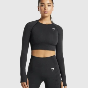 Svart VITAL SEAMLESS LONG SLEEVE CROP TOP från Gysmark - Seamless crop top från gymshark i mycket fint skick. Finns i svart också, kan fixa paket pris om man köper båda. 🥳🙌