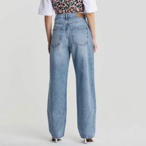 Oanvända jeans från Gina Tricot i strl 36, slutsålda på hemsidan. Nypris 600kr  Finns i Växjö 😊