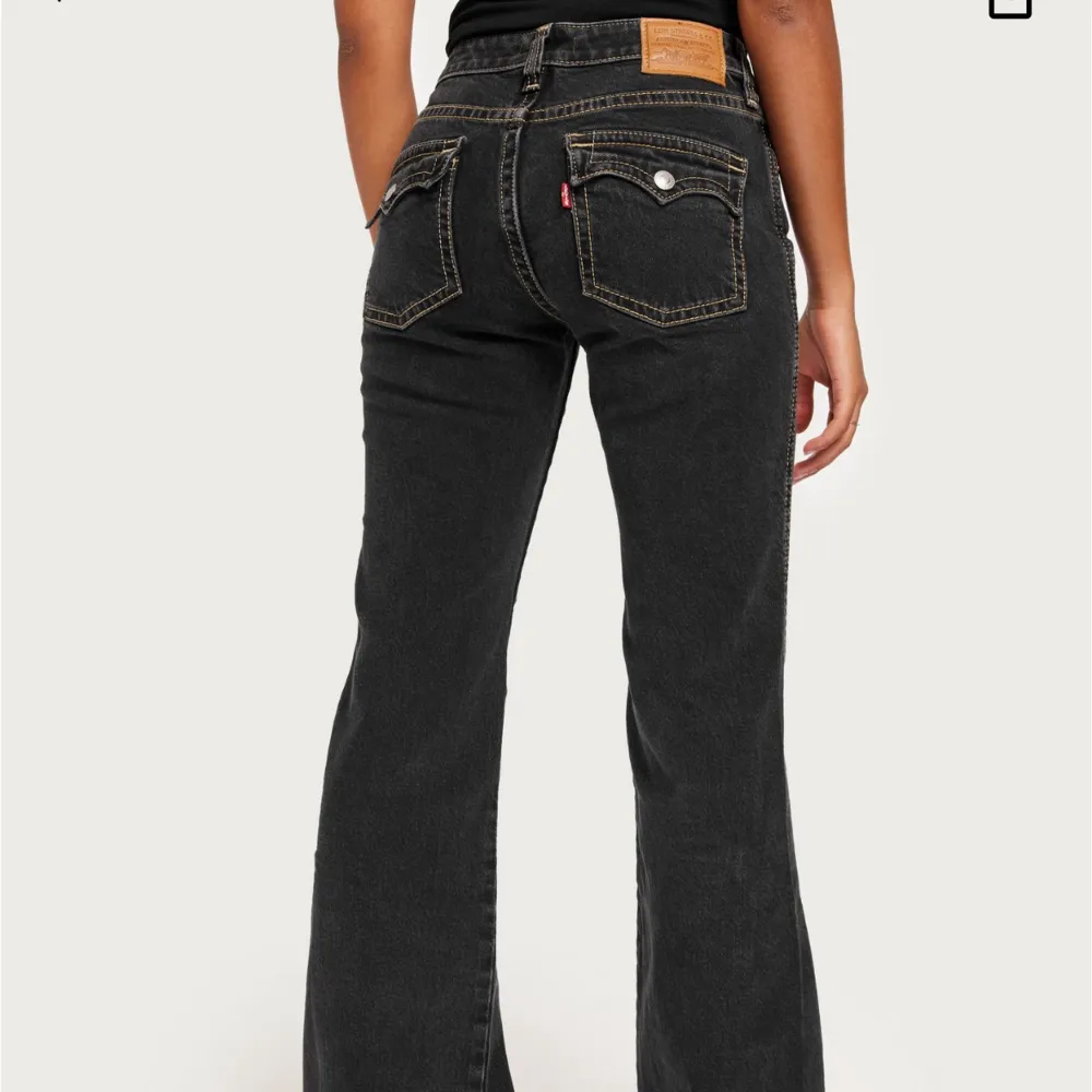 säljer sprillans nya levis jeans inköpta från nelly, endast testade. nypris 1419kr. Strl 32/32 . Jeans & Byxor.