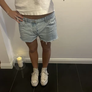 Höga vita converse  - Säljer mina höga vita Converse! 
