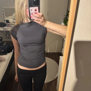 Tröja GinaTricot - Jätte snygg topp från Gina tricot i väldigt skönt material. Storlek s, använd en gång