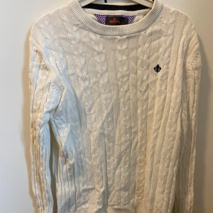 Morris tröja  - Säker denna snygga morriströja i storlek M. Nypris ca 1300kr, mitt pris 399kr. Tröjan är i fint skick, 7,5/10. Vid funderingar är det bara att skriva!