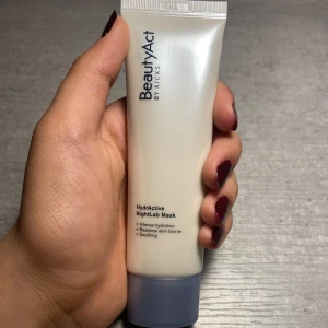 Facemask     Ansiktsmask  - Använt en gång Nyskick Köpt för 249kr