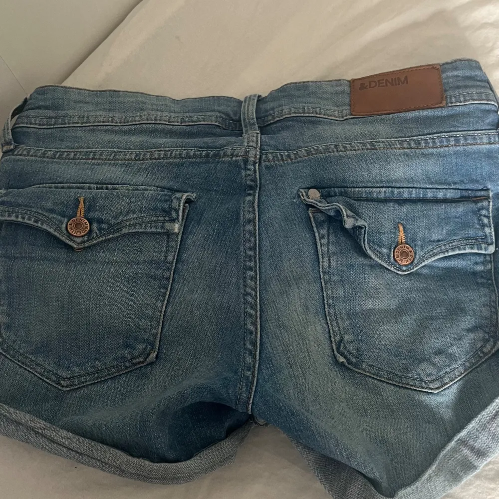 säljer mina jeans shorts då dem inte kommer till användning längre!🩵. Shorts.