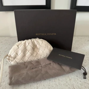 Bottega veneta pouch - 15 cm bred 8 cm hög,  Jättefint skick