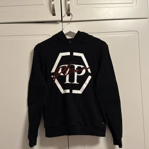 Philip plein tröja till salu 🙌 - Philip plein tröja till salu för 550, nypris 1800. Pris kan diskuteras. Helt ny tröja, 10/10 skick🙌🤝
