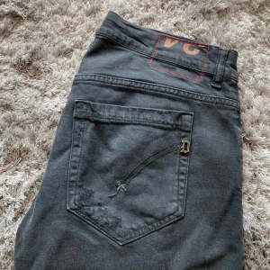 Dondup George - Säljer dessa feta Dondup George i ett fint skick, nypris ligger på 2000kr. Hör av er för fler bilder eller vid minsta lilla fråga!