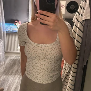 Topp - Superfin topp från Nelly, använd 2 ggr💓🌸🌷