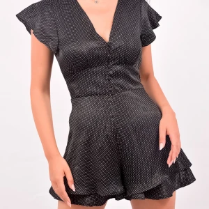 Zara playsuit - Super söt playsuit som ser ut som en klänning med volym. Så gullig till sommaren😍 finns inte kvar att köpa på zaras hemsida. 