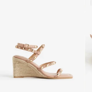 Espadrillos med nitar  - Endast testade😁 slutsålda på HM Storlek 39 men passar 38 oxå