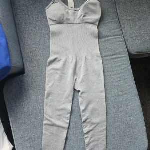 Jumpsuit - Ny skick, tight!