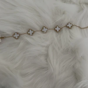 Vancleef - Armband. Ej äkta Missfärgas EJ