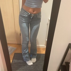 Lågmidjade bootcut jeans - Jättefina lågmidjade bootcut jeans från lager 157, storlek xxs o passar mig i längden som är ca 161💗 säljer för att de är för små i midjan