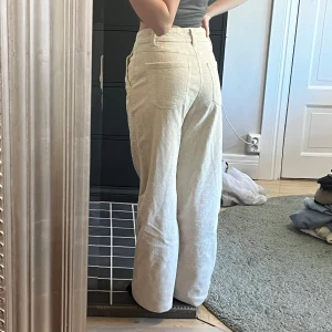 Manchesterbyxor  - Manchesterbyxor från Kappahl. Aldrig använda. 