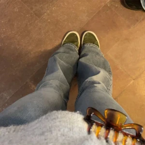 Boocut jeans  - Boocut jeans med dragkedja, i bra skick. (Lånade bilder)