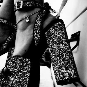 Glitter platåformskor 15cm  - Snygga platåsandaler med spänne och glitter. Perfekta för fest eller en kväll ute på stan. Använda max en gång. Storlek 40.