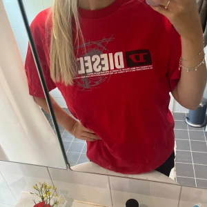 Disel tshirt  - Bra skick och kvalitet, oversized, storlek L, från Disel🤍