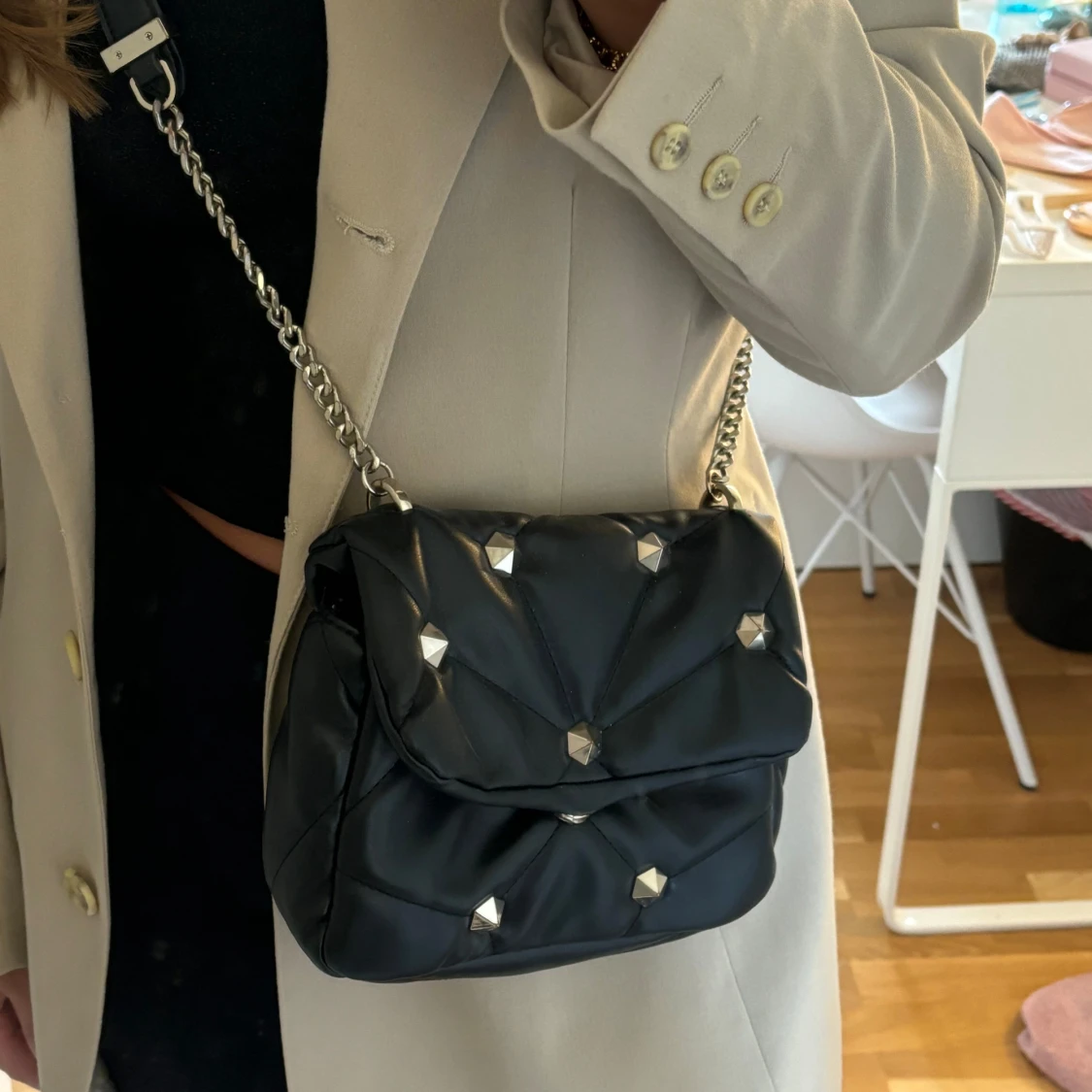 Väska från zara med nitar