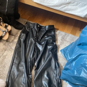 Skinnbyxor  -  Superfina skinnbyxor och super sköna att ha på sig storlek 32