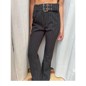 Coola byxor!  - Helt oanvända från Motel rocks! Klippta där nere på grund av för långa. Jag är 164! ☀️🌸 