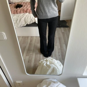 Snygga kostymbyxor från only - Storlek Xs/30  Sparsamt använda och helt utan defekter  Passar mig som är ca 163 cm