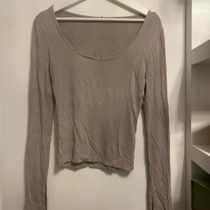 biege topp - Jersey topp från Gina tricot