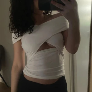 Gina topp - Topp ifrån Gina som är super fin😫strl Xs , aldrig använd, (lånade bilder )