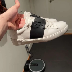 Valentino Opens - Valentino opens Storlek 40 Skick 9,8/10 använda en gång  Og allt men replacement från ett par andra  150+ referenser från tidigare affärer!