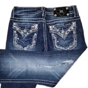 Miss me jeans i modellen ”JP5910B/boot”  midjemåttet är 37,5 cm. Jeansen är som nya, kontakta vid intresse!! 