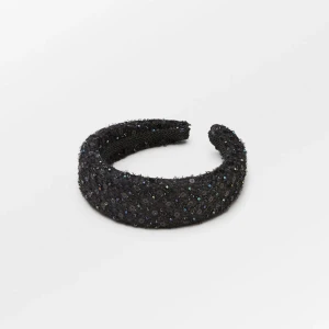 beck söndergaard diadem - så fint men kommer inte till användning. serien heter Nevilla.  det säljs inte längre men nypris va 209 kr. inga slitningar!! kom med prisförslag!!💝💝