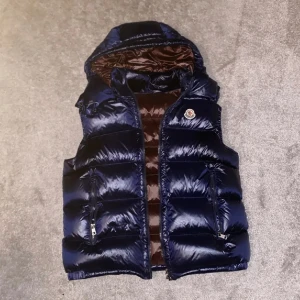 Moncler Väst - Helt ny moncler