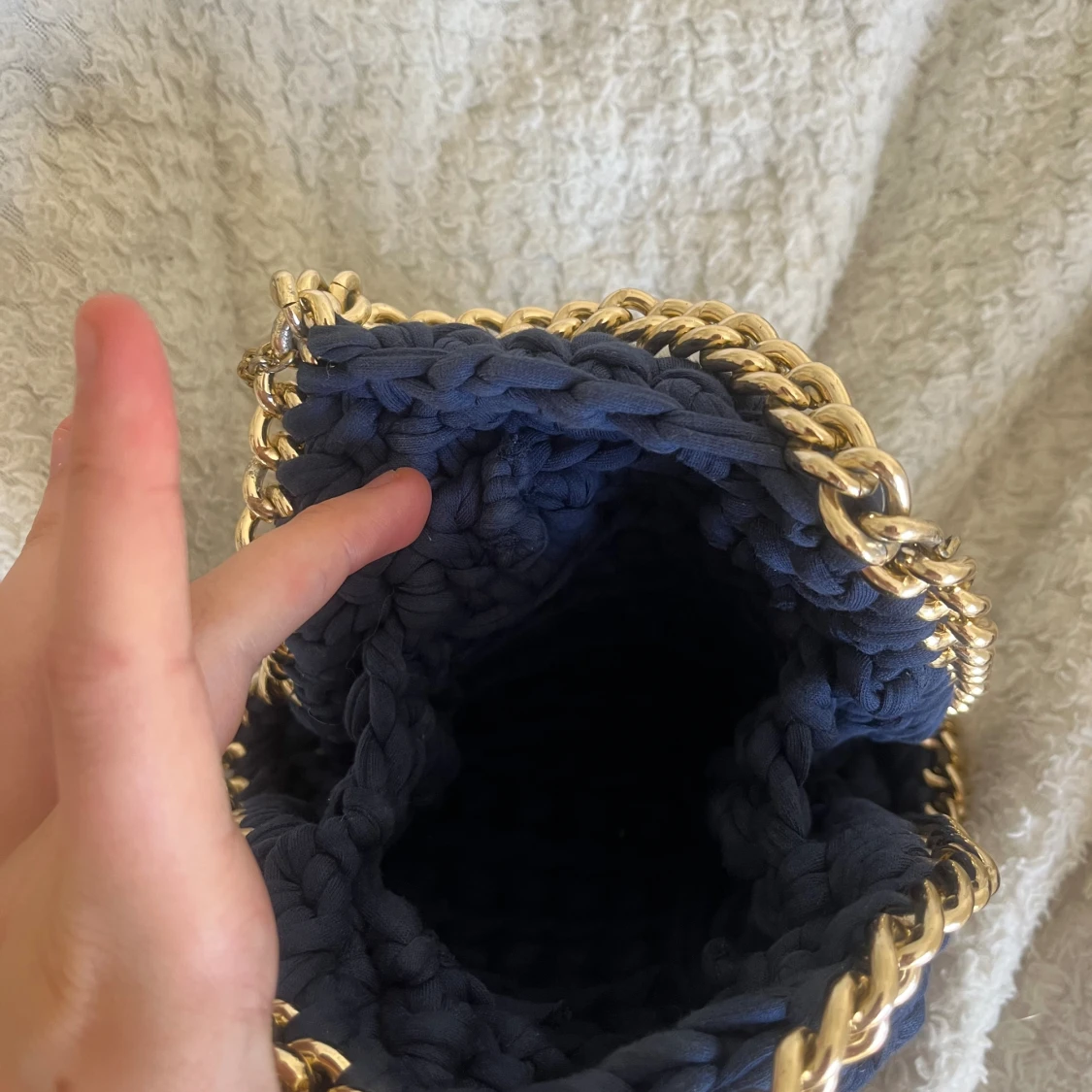 Mörk blå flätad väska - 91