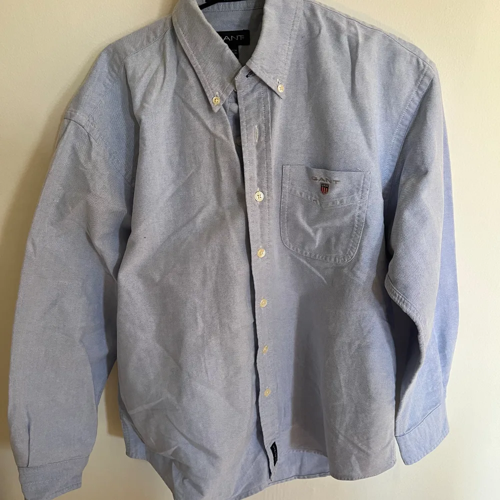 Snygg skjorta från Gant | Storlek 158/164, 13-14 yrs | Nypris: 850, mitt pris: 349 | Kan mötas upp och priset kan sänkas vid snabb affär |  Mvh Wille. Skjortor.