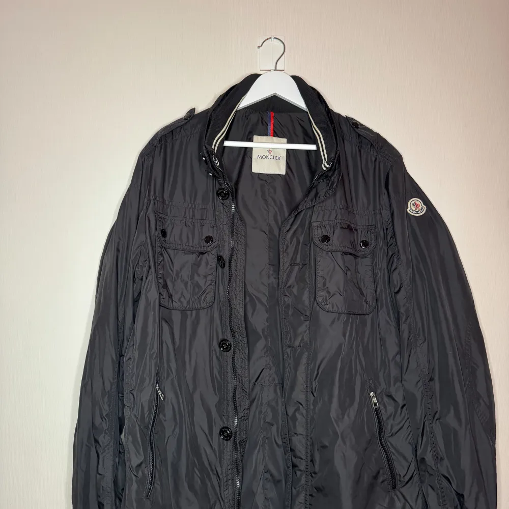 Moncler jacka stl 5 (xl) men mer som en L. . Jackor.