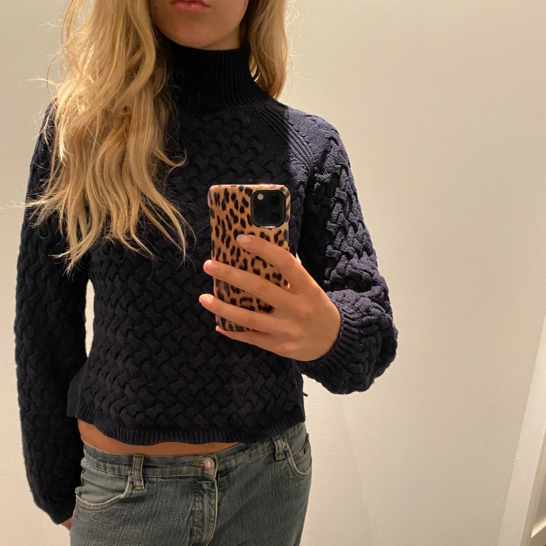 Marinblå stickad tröja