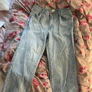 Ett par jeans som har blivit för stora tyvärr i storlek 32/Au 14 från jeans bolaget💗