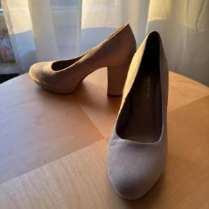 Klackar  - Klackar från DINSKO, storlek 39. Sparsamt använda.