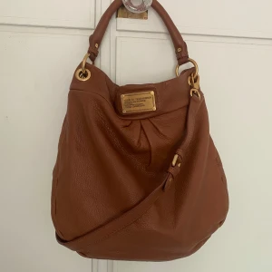 Marc Jacobs väska  - Snygg brun Marc jacobs väska! Kan skicka fler bilder