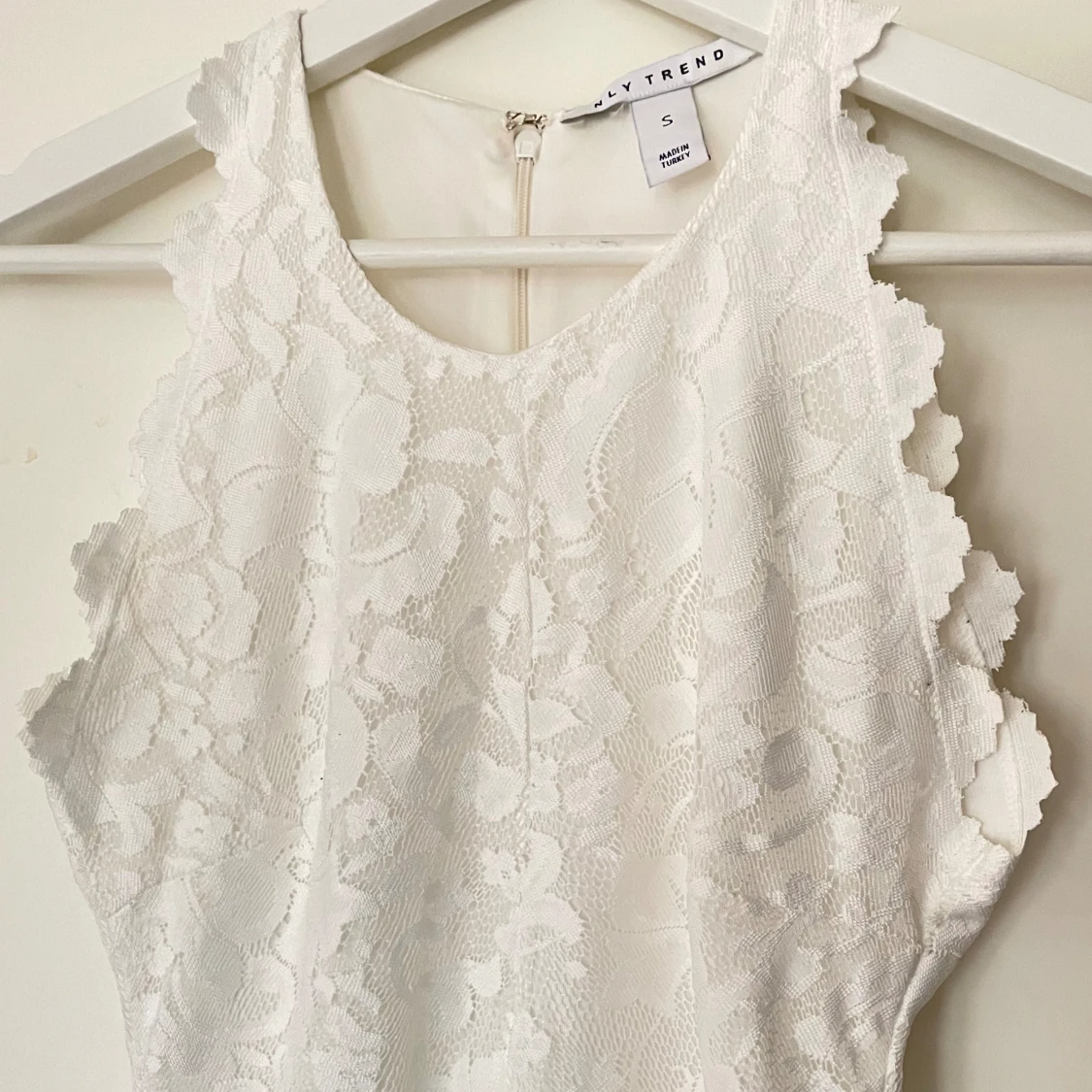 Superfin vit klänning NLY trend - 91