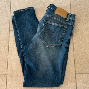 Tiger of Sweden jeans | skick 9,5/10 | Size - 31/32 | Modell - Evolve | Nypris - 1600 kr | Fraktar via PostNord eller instabox på köparens bekostnad | Om du har några frågor eller funderingar tveka inte att höra av dig!