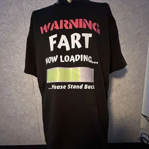 WATCHOUT FOR FART TRÖJA!! +5000 AURA *AUTOMATIC* - alright ni kanske såg den här varan förut men vi göt REA VI ÄLSKAR REA DEN BLIR 89 KR BILLIGARE NU KOSTAR DEN 100 BÄSTA ALPHA PRISET