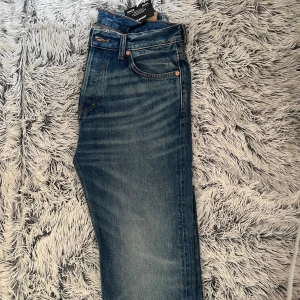 Weekday Straight Jeans - Säljer dessa snygga oanvända Weekday Straight Jeans i storlek 30x30. Hör av dig om du undrar över något🤝