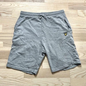 Herr shorts  - Herr shorts. Storlek 14-15 år. Bra skick, nypris 350kr. Pris kan diskuteras vid snabb affär. 