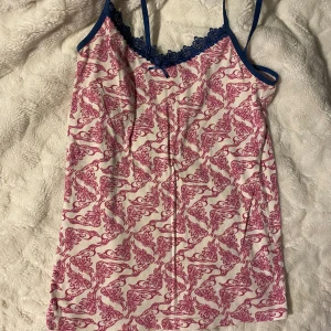 Mönstrat linne - Ett mönstrat linne från Vero moda i bra skick.   Storlek: L
