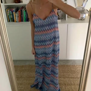 Långklänning - Så söt långklänning i missions liknande mönster💕